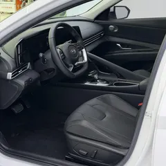 2022 Hyundai Elantra 1.5L CVT LUX Premium, белый — фото 14