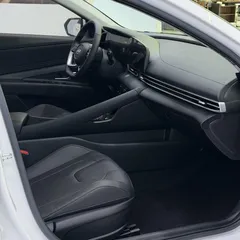 2022 Hyundai Elantra 1.5L CVT LUX Premium, белый — фото 17
