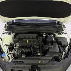 2022 Hyundai Elantra 1.5L CVT LUX Premium, белый — фото 20