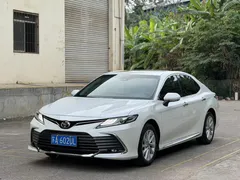 2021 Toyota Camry 2.0G Luxury, белый — фото 1