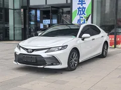 2023 Toyota Camry 2.5G Luxury, белый — фото 1