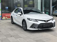 2023 Toyota Camry 2.5G Luxury, белый — фото 2