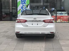 2023 Toyota Camry 2.5G Luxury, белый — фото 3