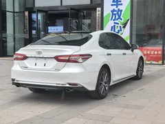 2023 Toyota Camry 2.5G Luxury, белый — фото 4