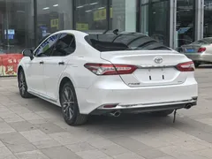 2023 Toyota Camry 2.5G Luxury, белый — фото 5