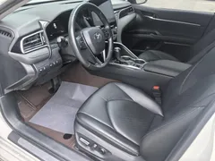 2023 Toyota Camry 2.5G Luxury, белый — фото 6