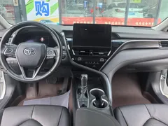 2023 Toyota Camry 2.5G Luxury, белый — фото 8