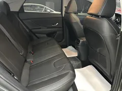 2023 Hyundai Elantra 1.5L CVT LUX Premium — фото 11