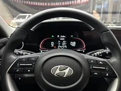 2023 Hyundai Elantra 1.5L CVT LUX Premium — фото 17