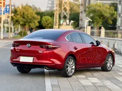 2022 Mazda Mazda3 2.0L AT, красный — фото 7