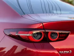 2022 Mazda Mazda3 2.0L AT, красный — фото 11
