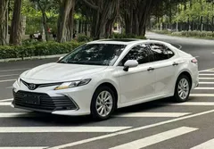 2023 Toyota Camry 2.0G Luxury, белый — фото 1
