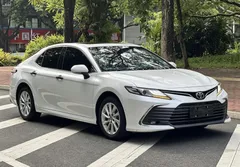 2023 Toyota Camry 2.0G Luxury, белый — фото 2