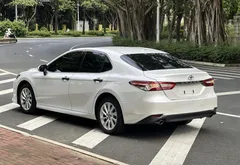 2023 Toyota Camry 2.0G Luxury, белый — фото 3