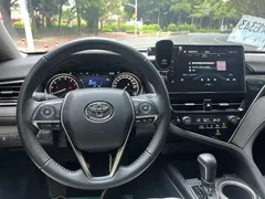 2023 Toyota Camry 2.0G Luxury, белый — фото 11
