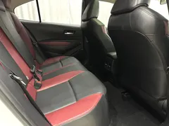 2021 Toyota Corolla 1.5L CVT GR SPORT, белый — фото 11