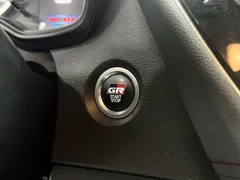 2021 Toyota Corolla 1.5L CVT GR SPORT, белый — фото 12