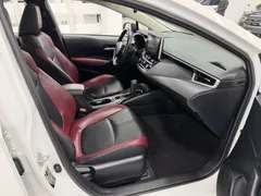 2021 Toyota Corolla 1.5L CVT GR SPORT, белый — фото 17