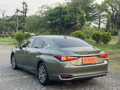 2022 Lexus ES 200 Excellence, зелёный — фото 16