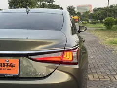 2022 Lexus ES 200 Excellence, зелёный — фото 19