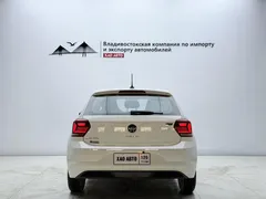2021 Volkswagen Polo Plus 1.5L AT Colorful Tech, белый — фото 4