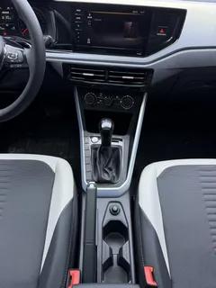 2021 Volkswagen Polo Plus 1.5L AT Colorful Tech, белый — фото 14