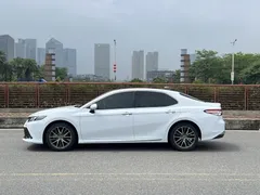 2023 Toyota Camry 2.5G Luxury, белый — фото 7