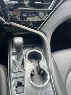 2023 Toyota Camry 2.5G Luxury, белый — фото 15