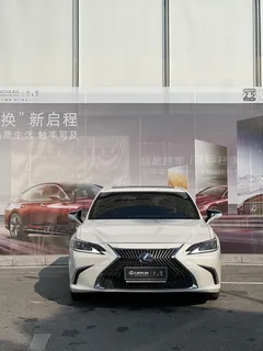 2022 Lexus ES 200 Excellence, белый — фото 3