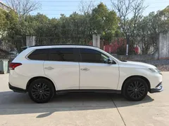 2021 Mitsubishi Outlander 2.4L 4WD 5-seat, белый — фото 4