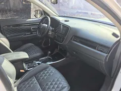 2021 Mitsubishi Outlander 2.4L 4WD 5-seat, белый — фото 16