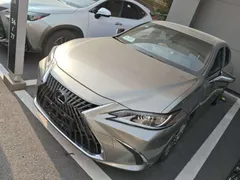 2022 Lexus ES 200 Excellence — фото 2