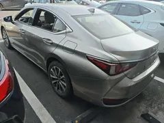 2022 Lexus ES 200 Excellence — фото 13