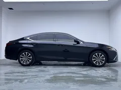 2022 Lexus ES 200 Excellence, чёрный — фото 7