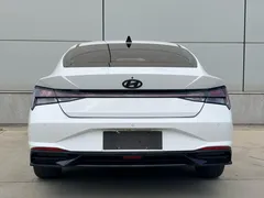 2022 Hyundai Elantra 1.5L CVT LUX Premium, белый — фото 5