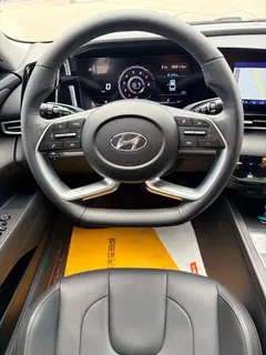 2022 Hyundai Elantra 1.5L CVT LUX Premium, белый — фото 13