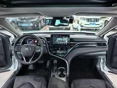 2021 Toyota Camry 2.5G Luxury, белый — фото 6