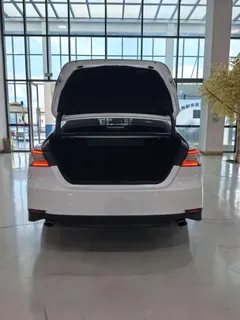 2021 Toyota Camry 2.5G Luxury, белый — фото 20