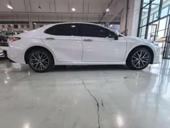 2021 Toyota Camry 2.5G Luxury, белый — фото 23