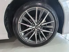 2021 Toyota Camry 2.5G Luxury, белый — фото 24