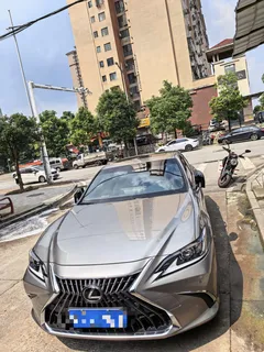 2022 Lexus ES 200 Excellence — фото 2