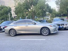 2022 Lexus ES 200 Excellence — фото 6