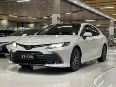 2023 Toyota Camry 2.5G Luxury, белый — фото 1