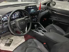 2023 Toyota Camry 2.5G Luxury, белый — фото 6