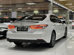 2023 Toyota Camry 2.5G Luxury, белый — фото 12