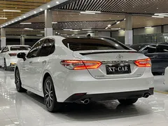 2023 Toyota Camry 2.5G Luxury, белый — фото 14