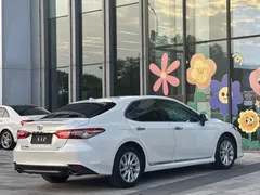 2021 Toyota Camry 2.0G Luxury, белый — фото 7