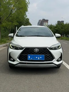 2022 Toyota Yaris L Zhixuan X 1.5L CVT Luxury Plus, белый — фото 2