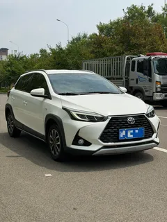 2022 Toyota Yaris L Zhixuan X 1.5L CVT Luxury Plus, белый — фото 3