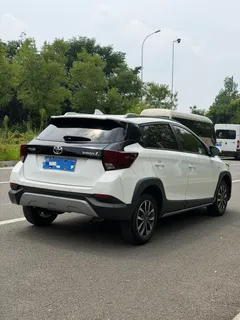 2022 Toyota Yaris L Zhixuan X 1.5L CVT Luxury Plus, белый — фото 4